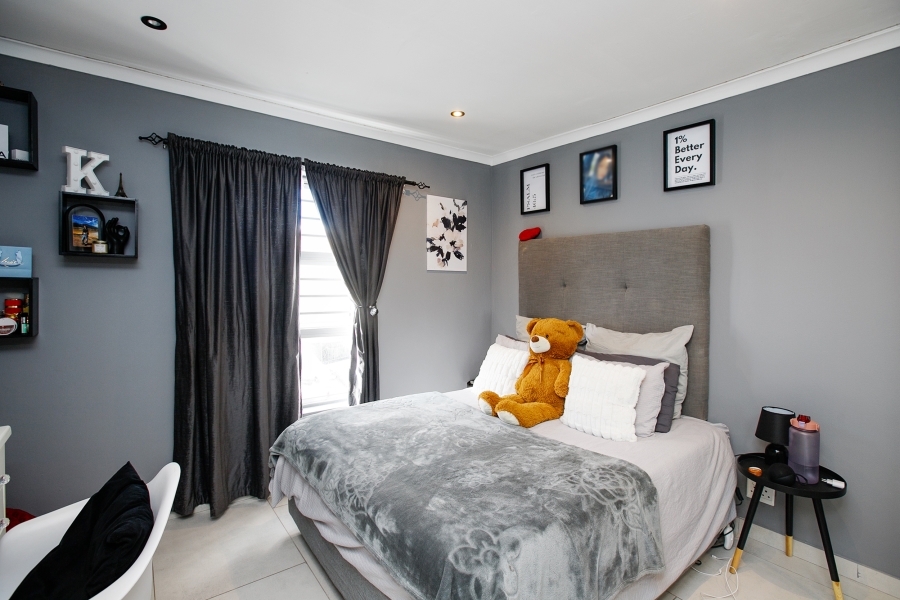 4 Bedroom Property for Sale in Marina Da Gama Western Cape